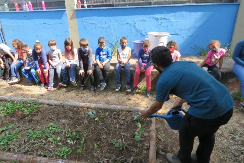 Semasa beneficia escolas de Santo André com implantação de hortas