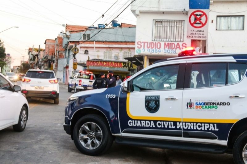 Homem rouba idosa, tenta subornar guarda e é preso em flagrante em São Bernardo