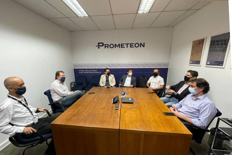 Parque Tecnológico visita Prometeon e entrega certificado de 'Empresa Inovadora'
