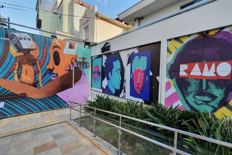 Projeto de artes visuais "Pelas Beiras" renova fachada do Sesc São Caetano com Exposição "Orí"