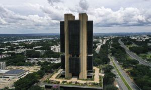 Banco Central era presidido por Ilan Goldfajn, com Henrique Meirelles como ministro da Fazenda.