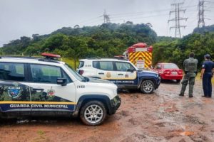 GCM de São Bernardo resgata turistas perdidos em trilha na Serra do Mar