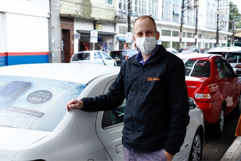 Lei que autoriza publicidade nos táxis de São Caetano garante renda extra a profissionais do setor