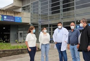 Dra. Regina Maura visita Ambulatório de Campanha da UFABC com secretário Márcio Chaves