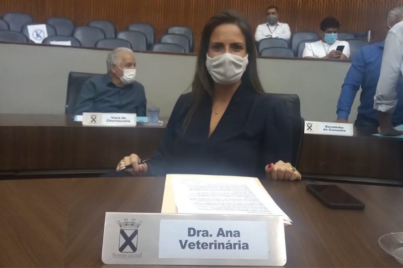 Dra. Ana Veterinária pede que programas educacionais virem leis municipais