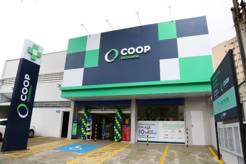 COOP Drogaria acelera revitalização de marca de suas unidades