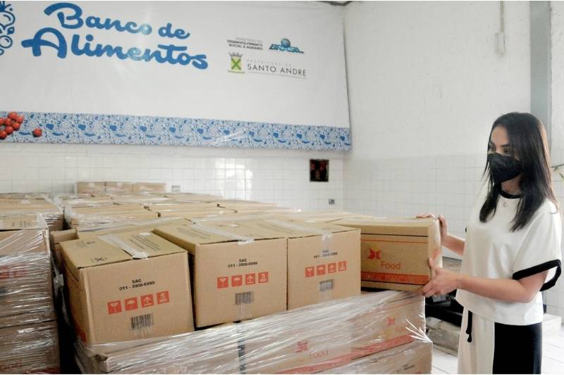 Santo André entrega 1.400 cestas básicas para famílias carentes