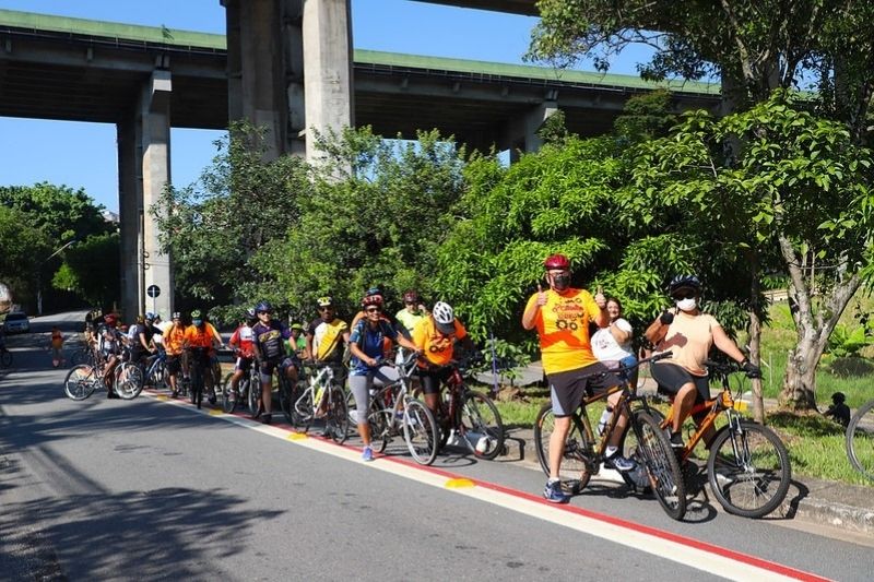 Prefeitura entrega ciclofaixa no Taboão e anuncia ciclovia na Avenida Casa Grande