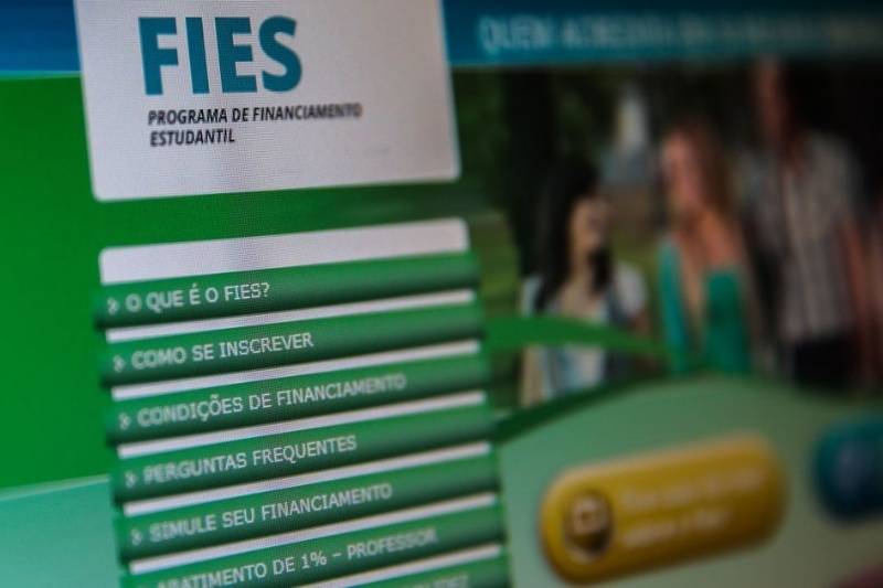 MEC prorroga até amanhã prazo de inscrição no Fies