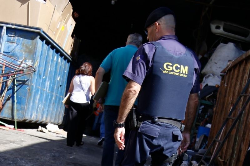 Prefeitura de São Caetano e Polícias Militar e Civil realizam operação para fiscalizar comércio de sucata e ferro velho 