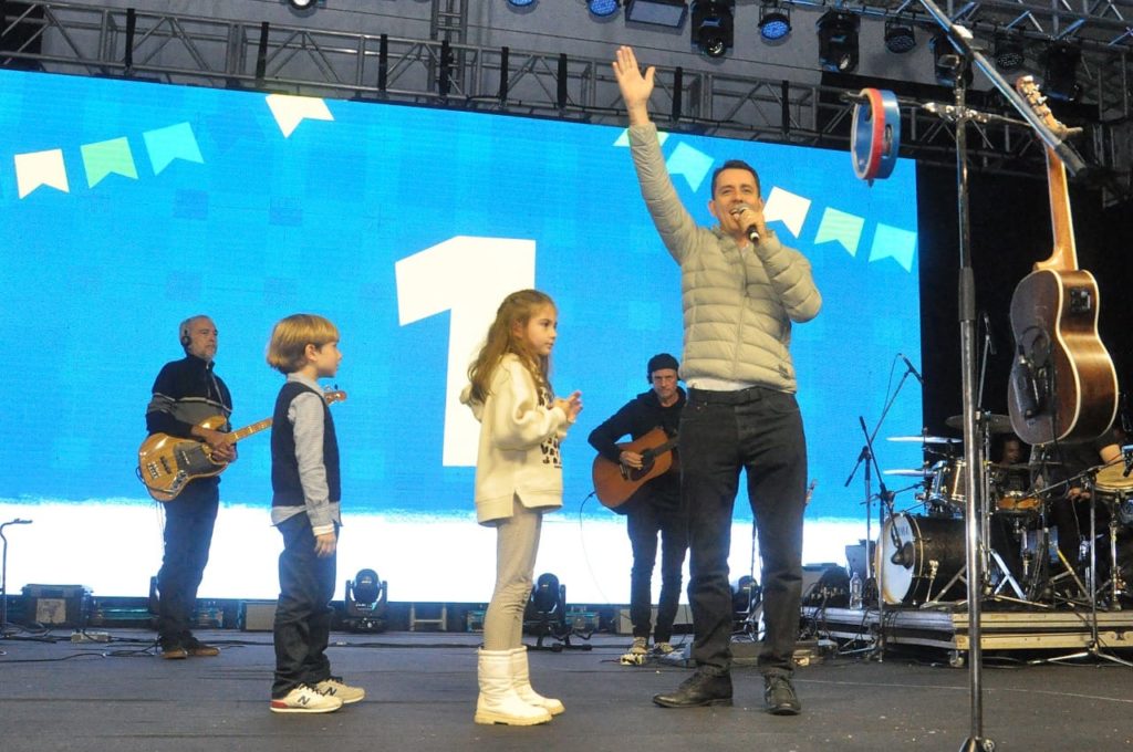 Falamansa agita o público na abertura do Arraial Solidário em Santo André