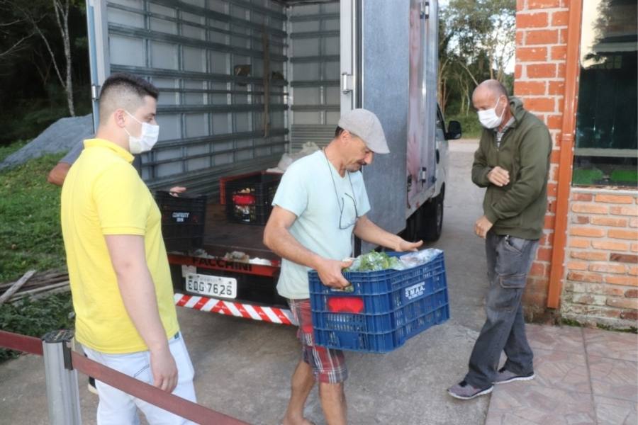 Fundo Social de Ribeirão Pires leva doações para refugiados do Afeganistão