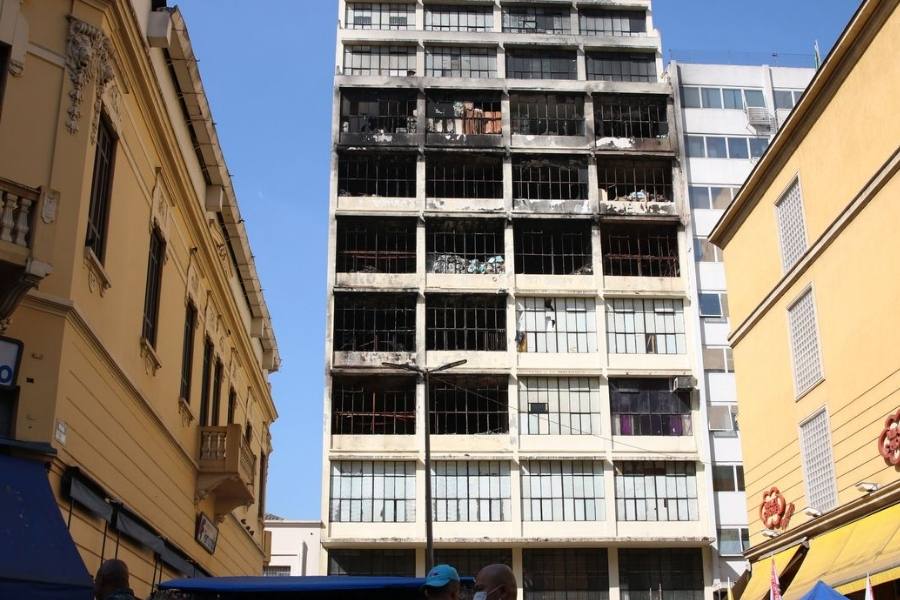 Prefeitura inicia trabalhos para demolição de prédio incendiado