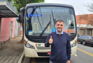 Parra comemora a volta da circulação dos ônibus da linha 08 todos os dias