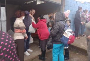 Associação de moradores do São Caetaninho recebe 80 cestas básicas do Fundo Social